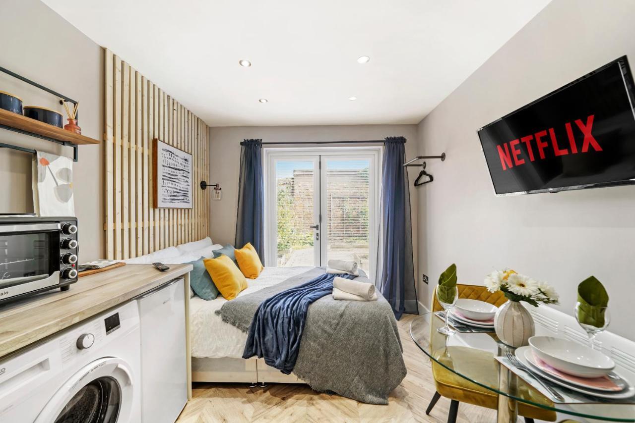 Cosy Heathrow Studios - Parking - Garden 런던 외부 사진