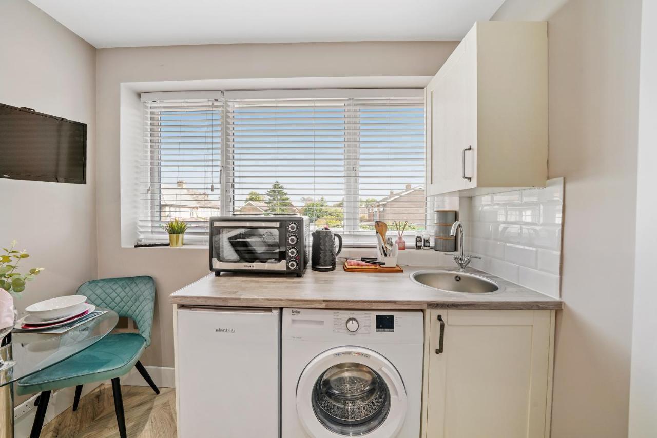 Cosy Heathrow Studios - Parking - Garden 런던 외부 사진