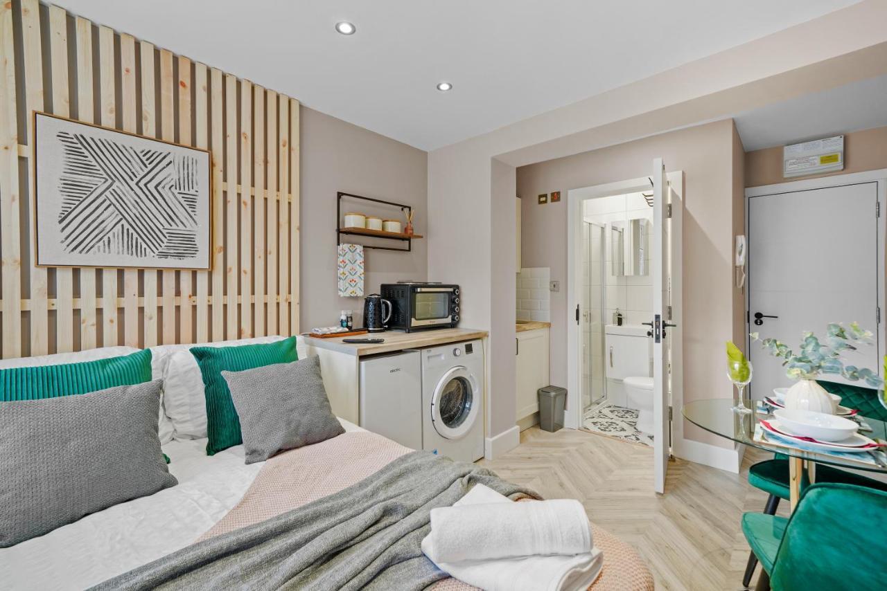 Cosy Heathrow Studios - Parking - Garden 런던 외부 사진
