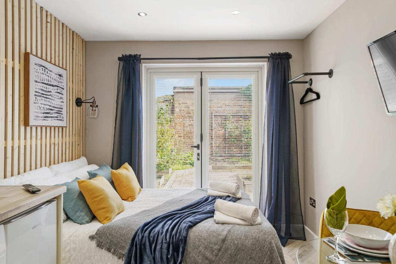 Cosy Heathrow Studios - Parking - Garden 런던 외부 사진