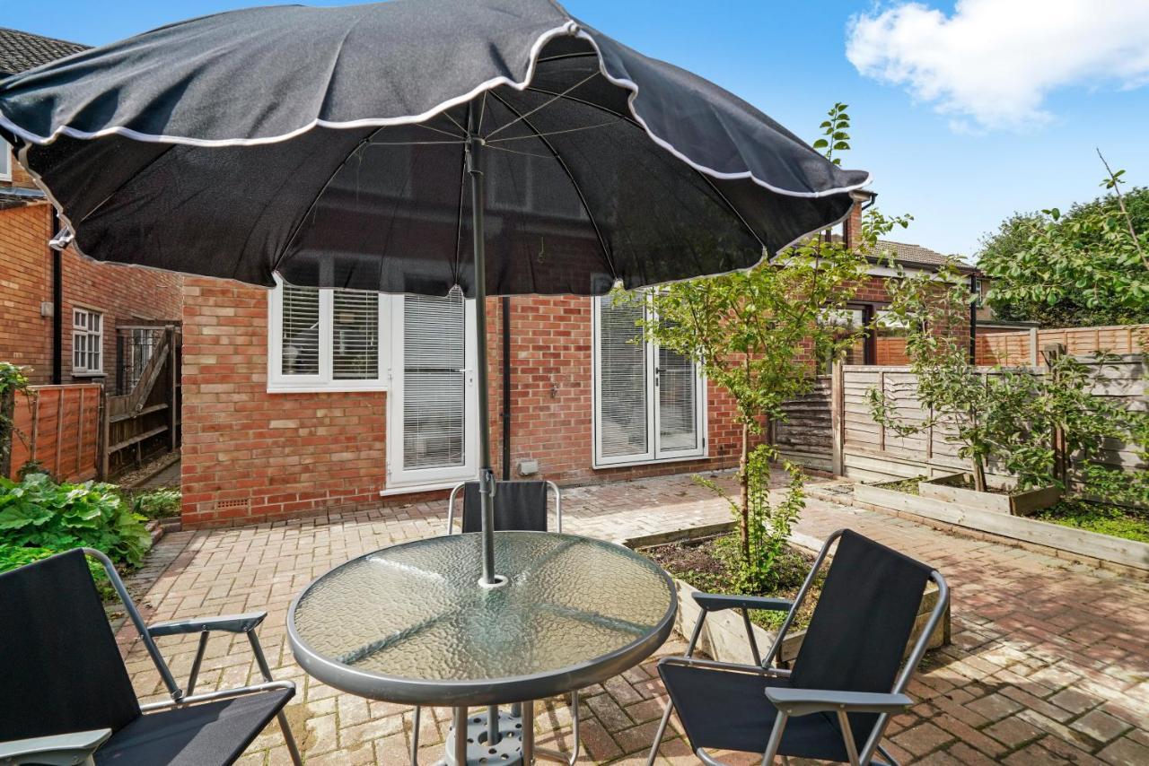 Cosy Heathrow Studios - Parking - Garden 런던 외부 사진