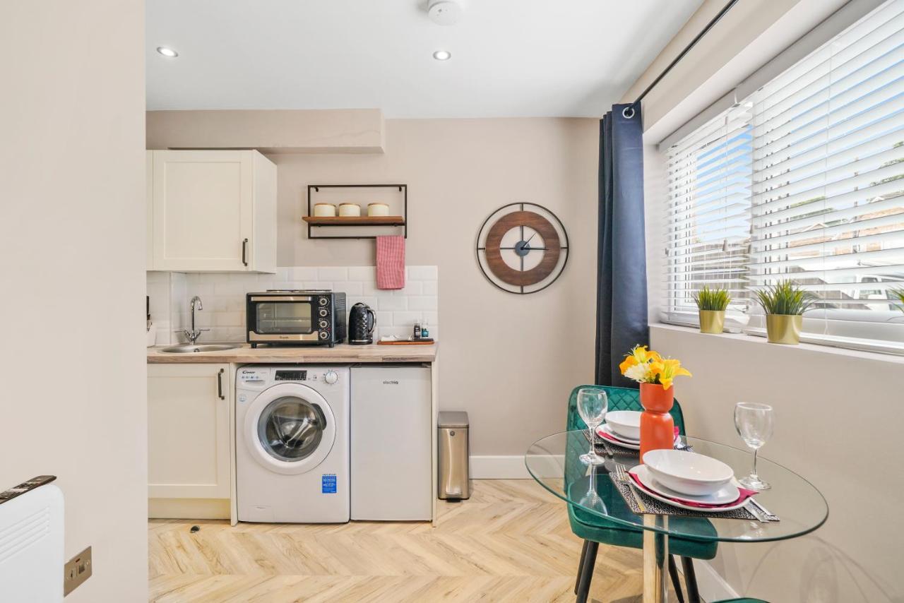 Cosy Heathrow Studios - Parking - Garden 런던 외부 사진