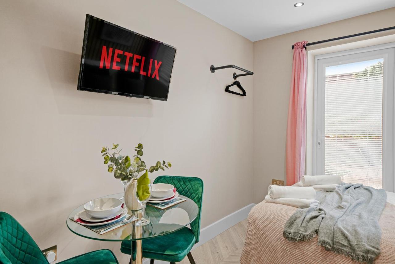 Cosy Heathrow Studios - Parking - Garden 런던 외부 사진
