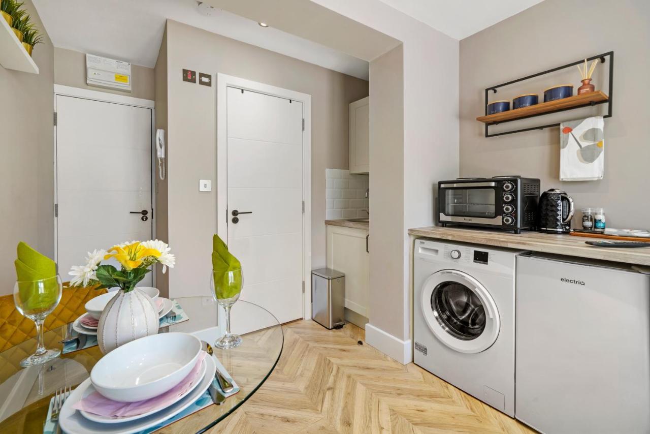 Cosy Heathrow Studios - Parking - Garden 런던 외부 사진
