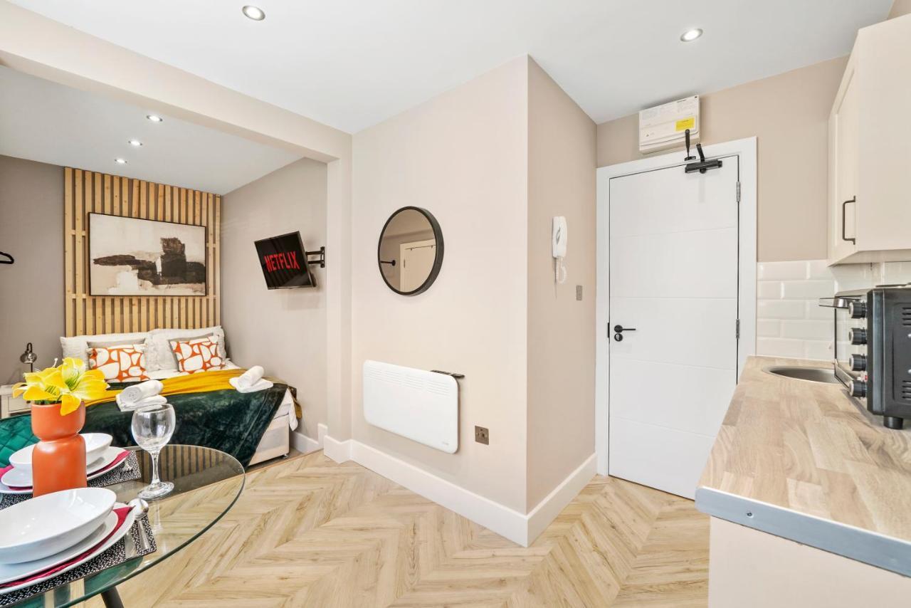 Cosy Heathrow Studios - Parking - Garden 런던 외부 사진