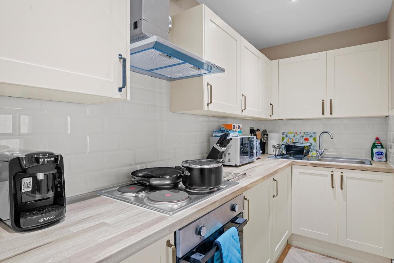 Cosy Heathrow Studios - Parking - Garden 런던 외부 사진