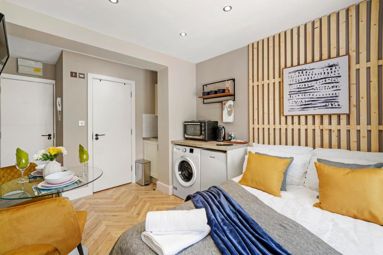 Cosy Heathrow Studios - Parking - Garden 런던 외부 사진