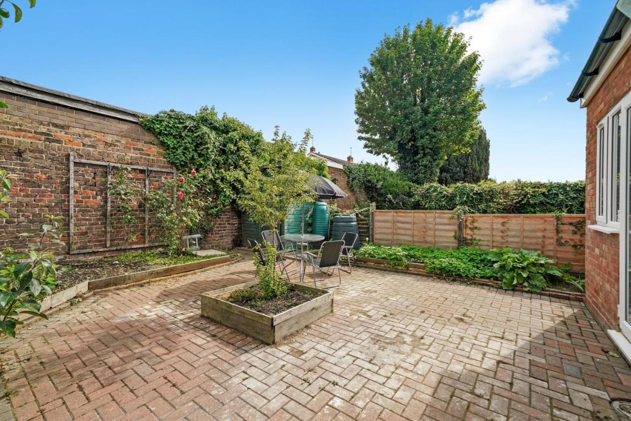 Cosy Heathrow Studios - Parking - Garden 런던 외부 사진