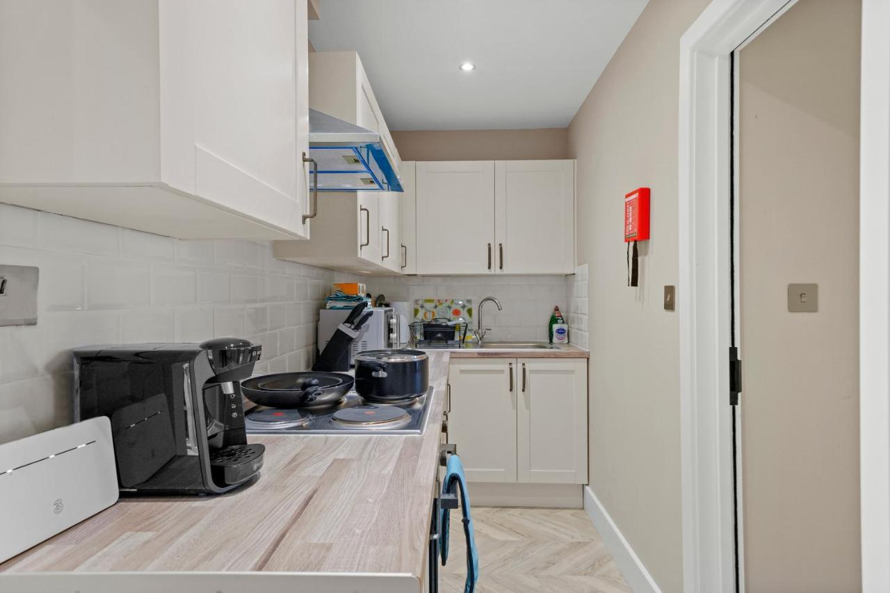 Cosy Heathrow Studios - Parking - Garden 런던 외부 사진