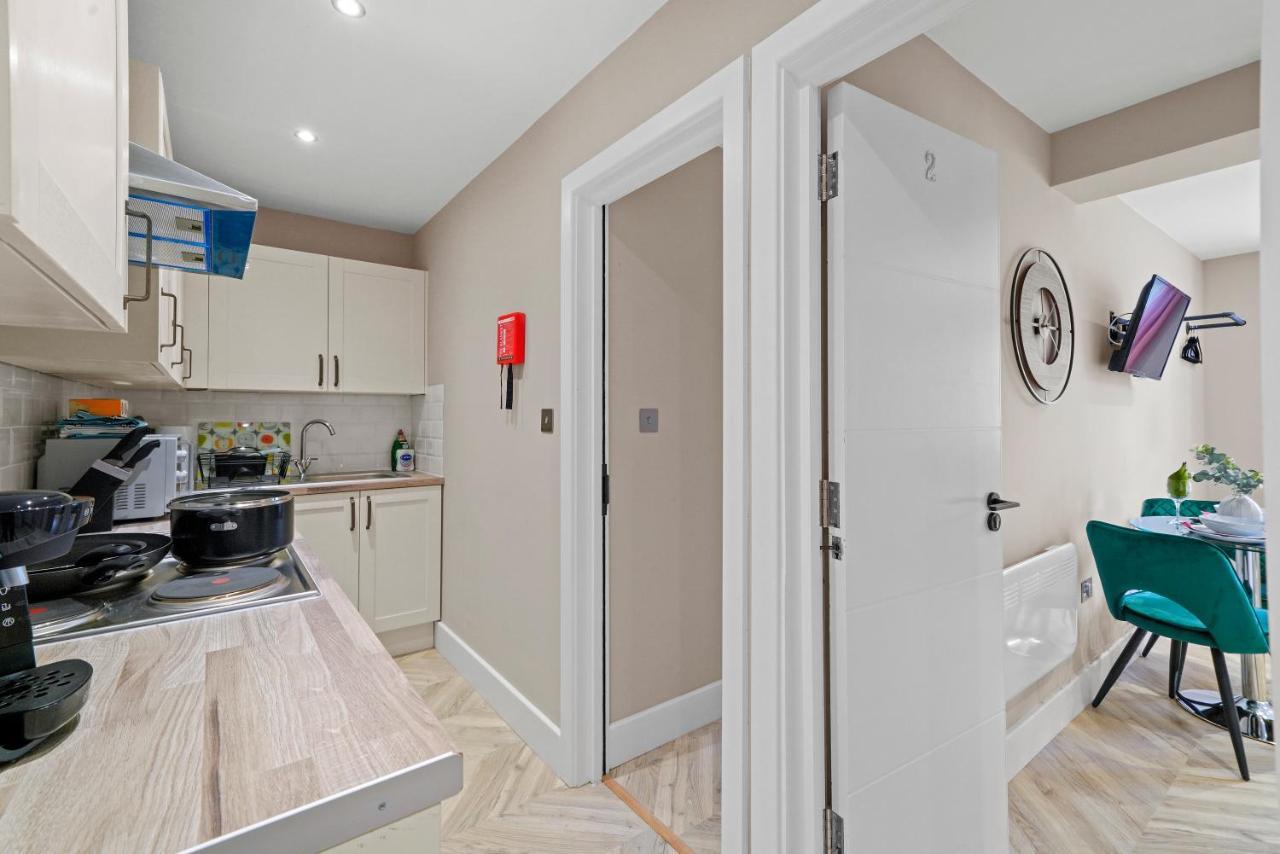 Cosy Heathrow Studios - Parking - Garden 런던 외부 사진