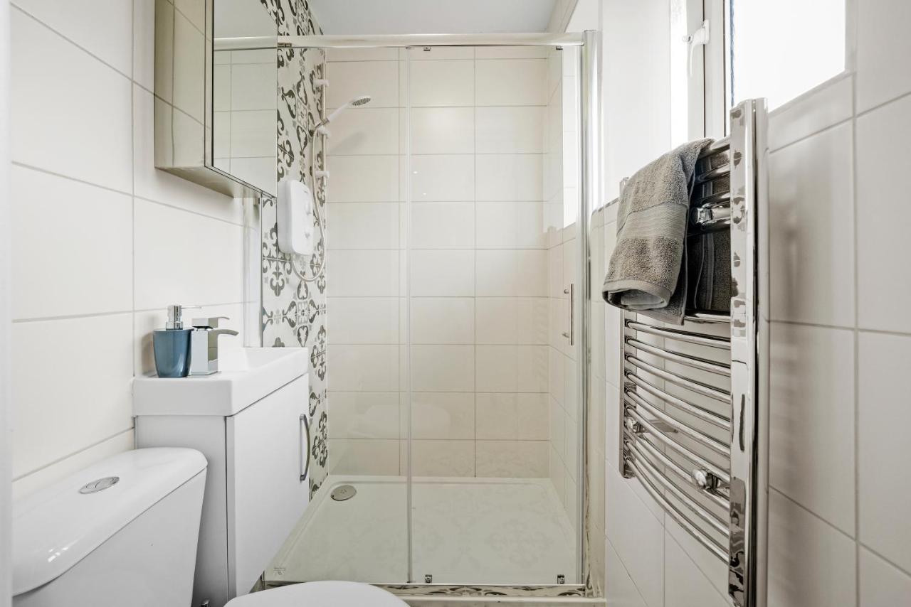 Cosy Heathrow Studios - Parking - Garden 런던 외부 사진