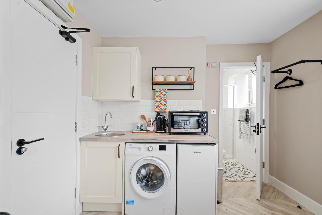 Cosy Heathrow Studios - Parking - Garden 런던 외부 사진