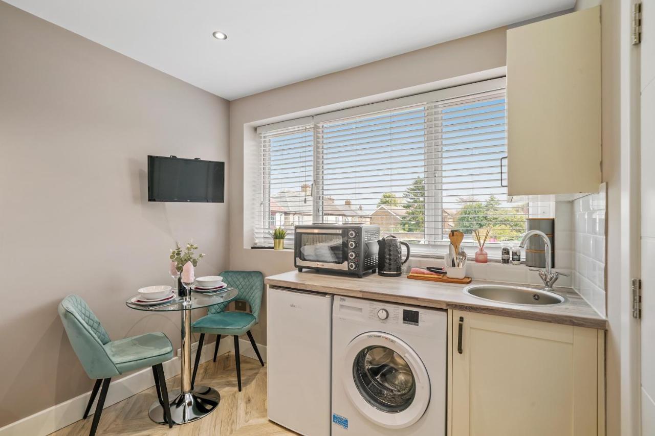 Cosy Heathrow Studios - Parking - Garden 런던 외부 사진
