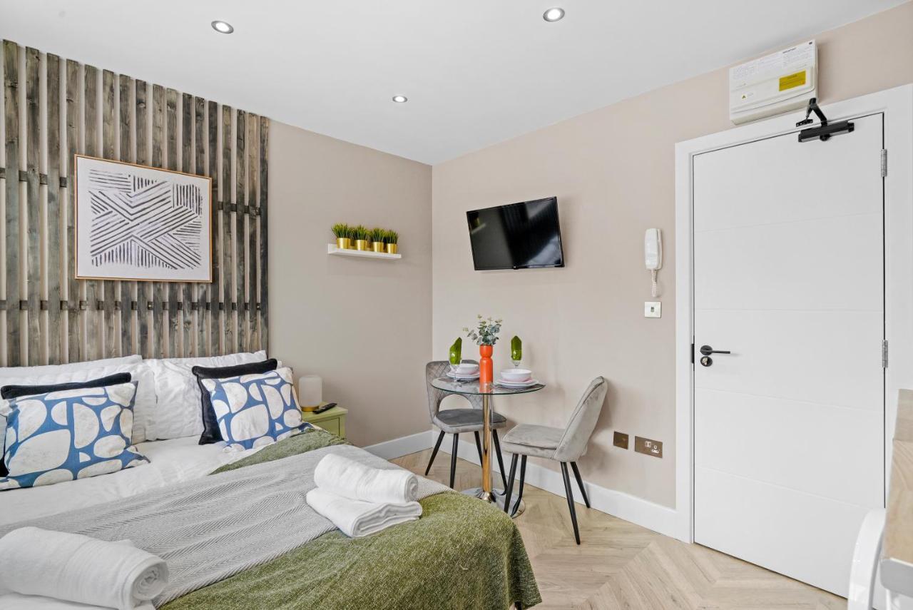Cosy Heathrow Studios - Parking - Garden 런던 외부 사진