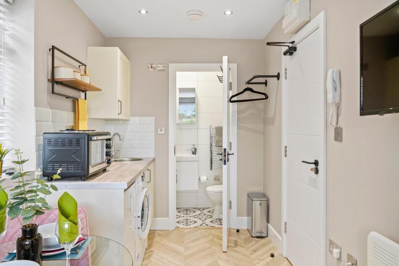 Cosy Heathrow Studios - Parking - Garden 런던 외부 사진