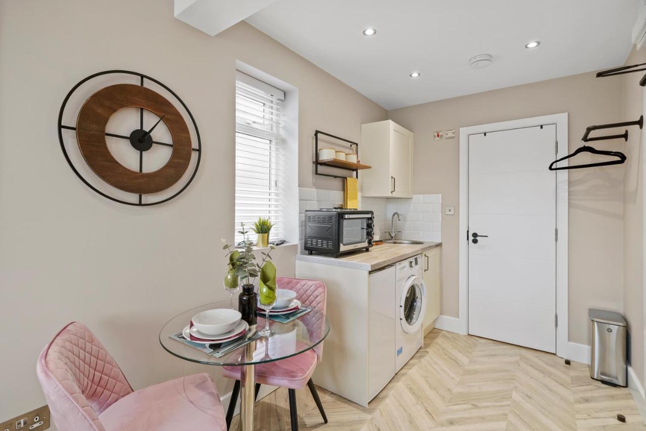 Cosy Heathrow Studios - Parking - Garden 런던 외부 사진